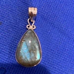 ♣️♠️🔵sterling and labradorite pendant